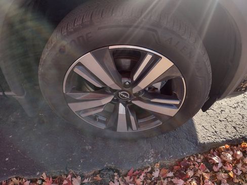 Used 2023 Nissan Rogue SL image 9