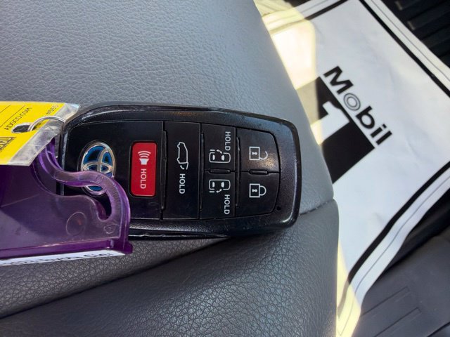 Used 2023 Toyota Sienna XLE AWD/4WD image 38