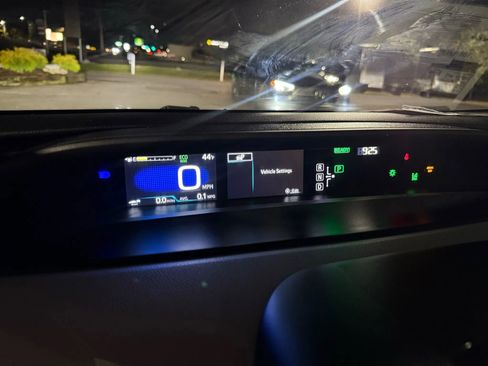 Used 2017 Toyota Prius Prime Premium image 47