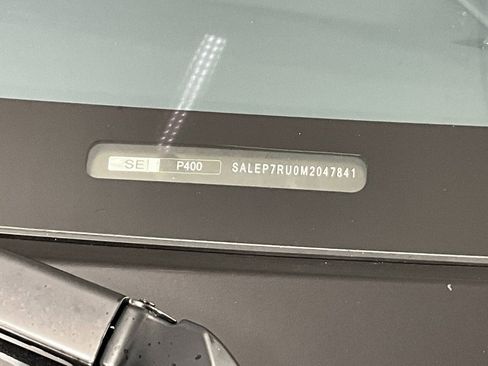 Used 2021 Land Rover Defender 110 SE image 31