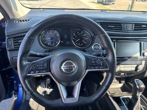 Used 2018 Nissan Rogue SV AWD/4WD image 26