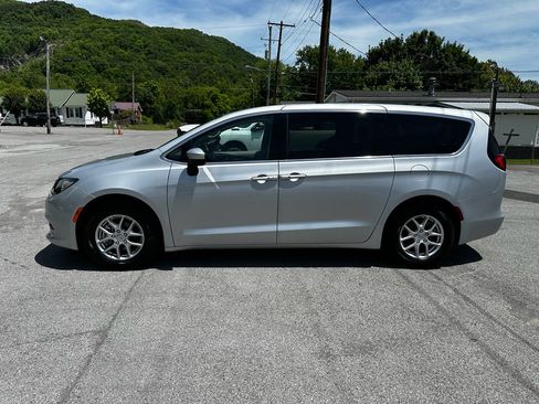 Used 2023 Chrysler Voyager LX FWD image 7