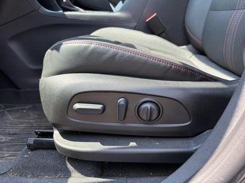 Used 2022 Chevrolet Equinox RS w/ LPO, Floor Liner Package FWD image 13