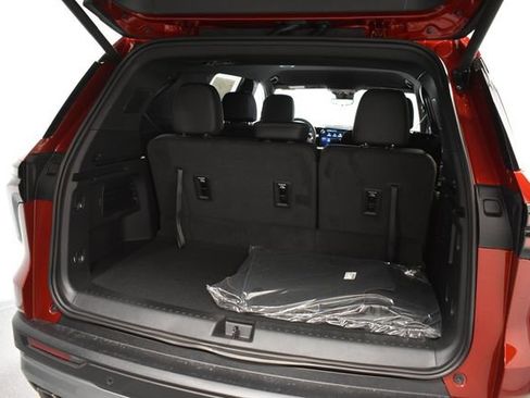 New 2026 Chevrolet Traverse LT w/ Driver Confidence Package AWD/4WD image 32