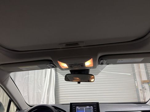 Used 2020 Toyota RAV4 XLE w/ Convenience Package image 15