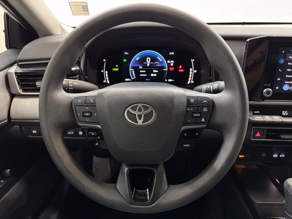 Used 2025 Toyota Camry LE FWD image 11