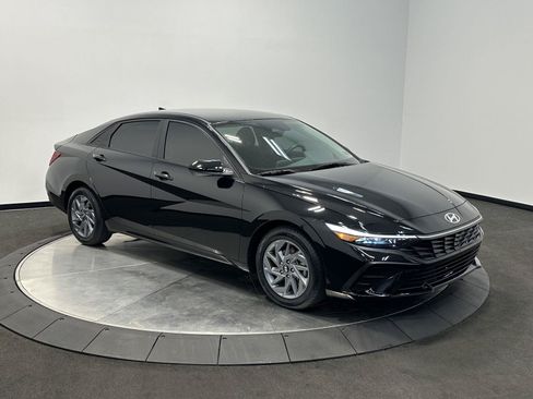 Certified 2024 Hyundai Elantra SEL FWD image 2