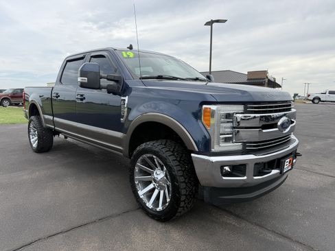 Used 2019 Ford F250 Lariat w/ Lariat Ultimate Package AWD/4WD image 2