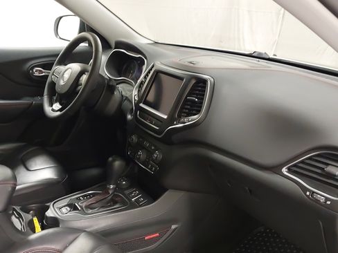 Used 2022 Jeep Cherokee Trailhawk w/ Sun, Sound & Nav Group AWD/4WD image 28