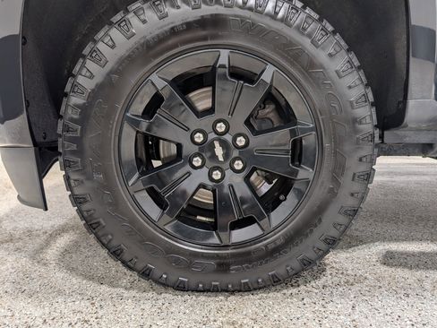 Used 2021 Chevrolet Colorado Z71 w/ Z71 Midnight Edition image 12