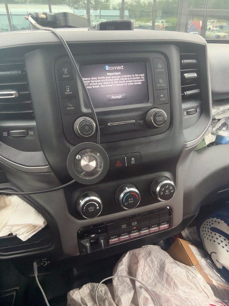 Used 2024 RAM 3500 Tradesman w/ Chrome Appearance Group AWD/4WD image 9