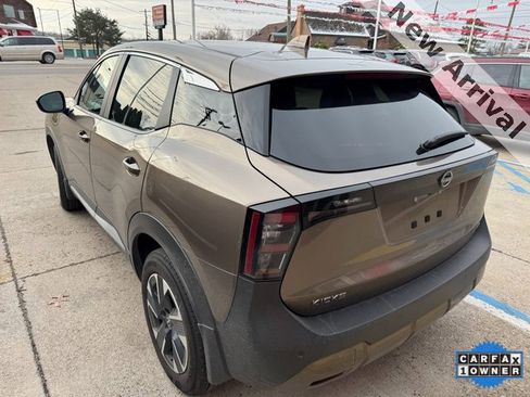 Used 2025 Nissan Kicks SV image 2