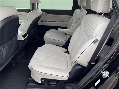 Used 2023 Hyundai Palisade Limited FWD image 13