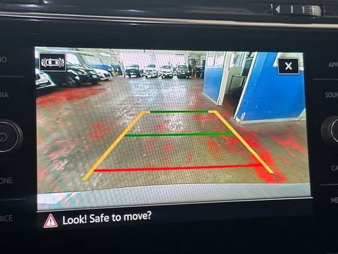 Certified 2023 Volkswagen Tiguan SE w/ Panoramic Sunroof Package image 25