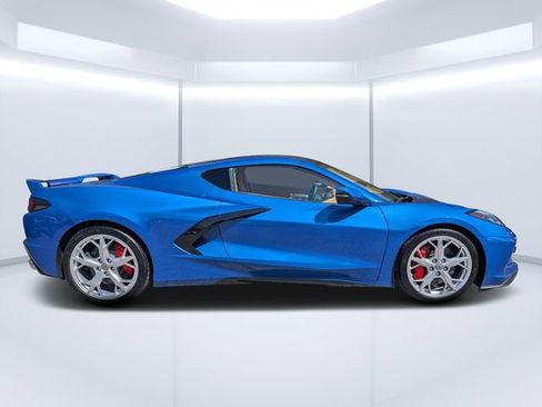 Used 2022 Chevrolet Corvette Stingray Premium Cpe w/ Z51 Performance Package RWD image 2