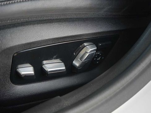 Used 2018 BMW 540i image 12