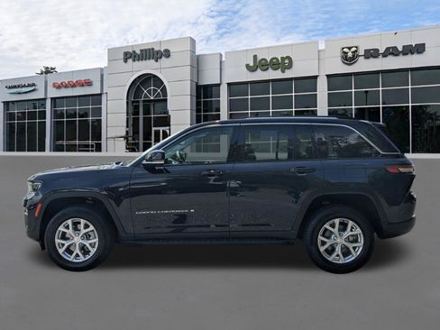Used 2023 Jeep Grand Cherokee Limited image 6