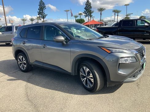 Used 2023 Nissan Rogue SV image 3