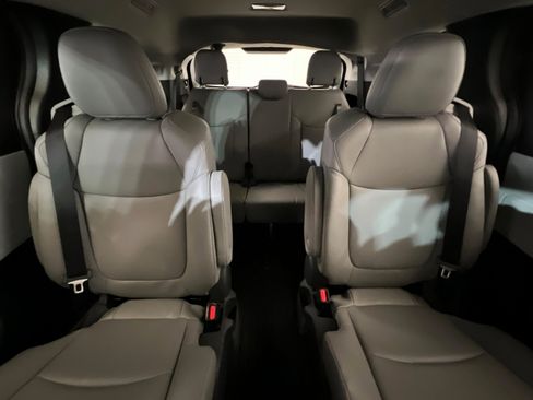 New 2026 Toyota Sienna XLE image 25