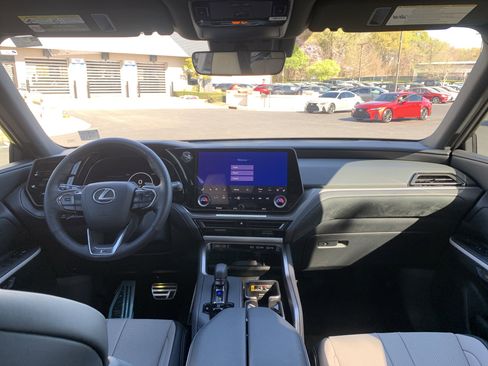 Used 2025 Lexus TX 500h AWD w/ Technology Package image 30