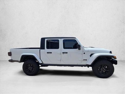 Used 2022 Jeep Gladiator Sport AWD/4WD image 4