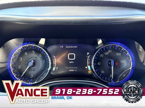 Used 2025 Chrysler Pacifica Limited FWD image 38