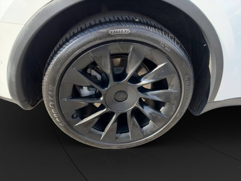 Used 2021 Tesla Model Y Long Range AWD/4WD image 23