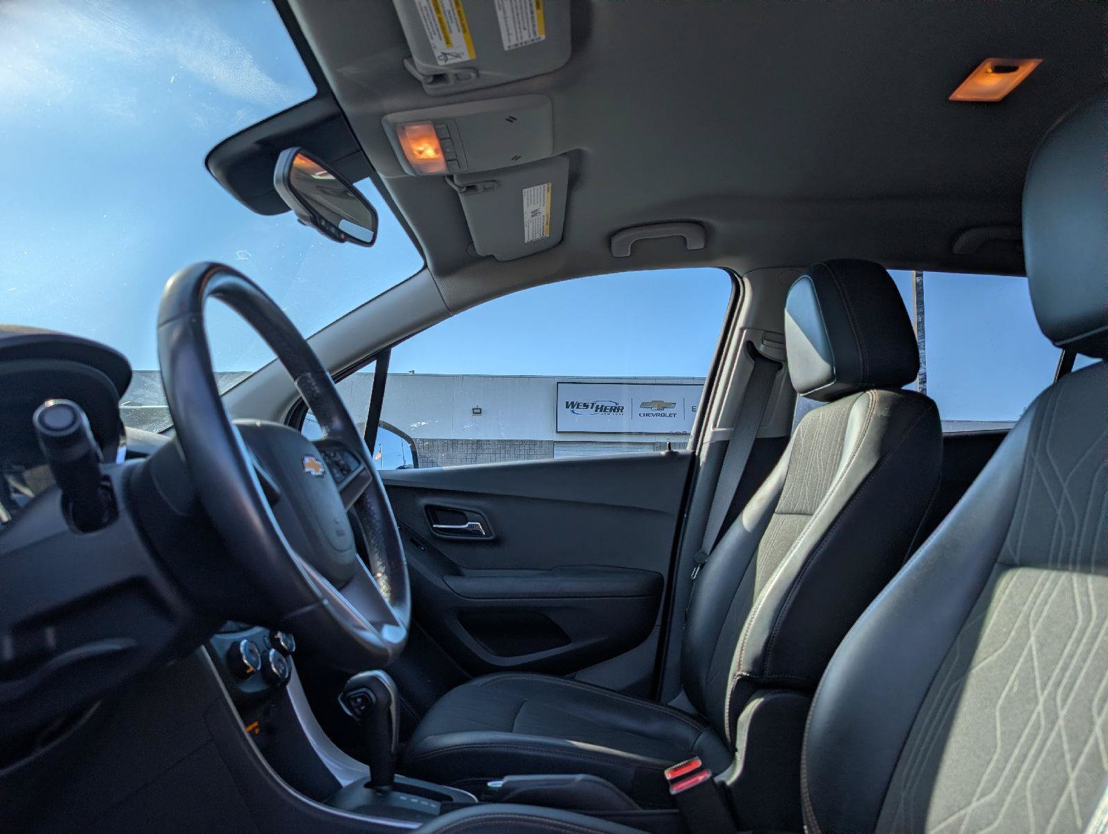 Used 2019 Chevrolet Trax LT w/ LT Convenience Package AWD/4WD image 10