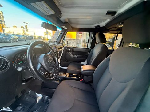 Used 2018 Jeep Wrangler Unlimited Sport S image 13