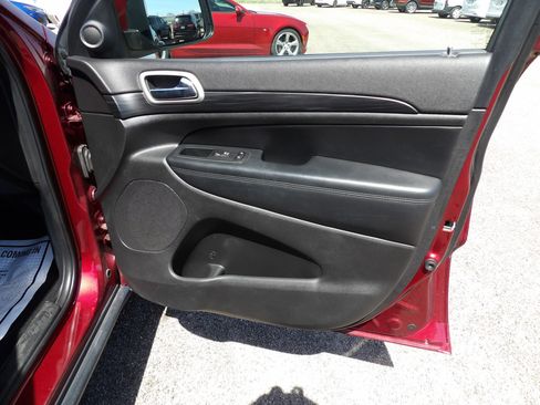 Used 2021 Jeep Grand Cherokee Laredo X AWD/4WD image 15