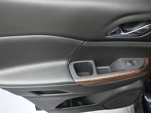 Used 2021 GMC Acadia Denali AWD/4WD image 19