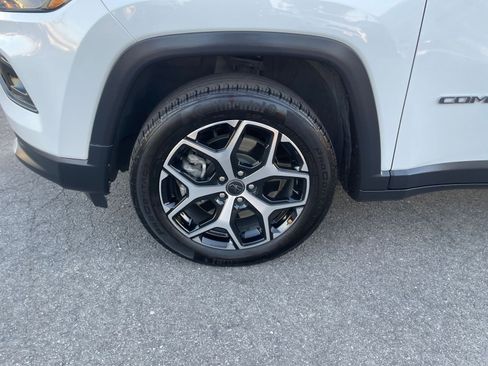 Used 2025 Jeep Compass Limited image 30