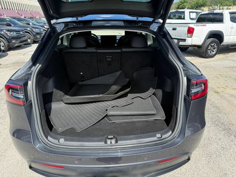 Used 2022 Tesla Model Y Long Range AWD/4WD image 5