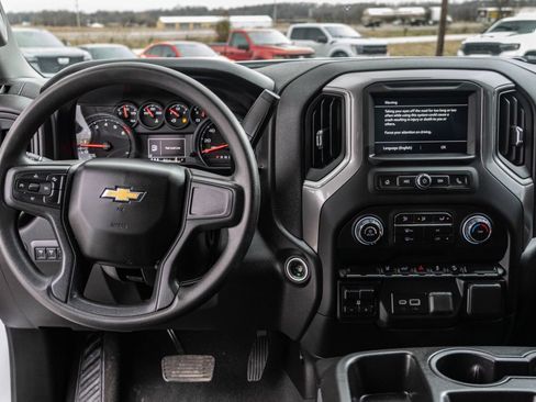 Used 2024 Chevrolet Silverado 2500 Custom w/ Custom Convenience Package image 8