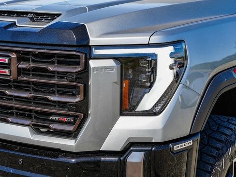 Used 2024 GMC Sierra 2500 AT4X AWD/4WD image 8