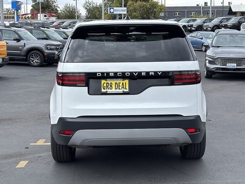 Used 2025 Land Rover Discovery S AWD/4WD image 6