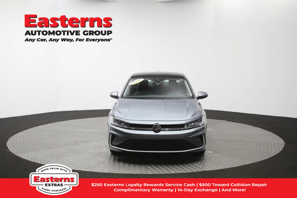 Used 2025 Volkswagen Jetta SE FWD image 52