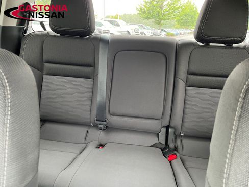 Used 2023 Nissan Frontier SV image 35