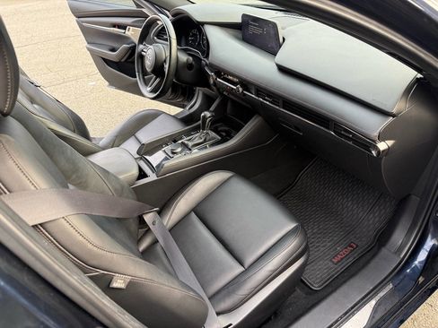 Used 2019 MAZDA MAZDA3 AWD Hatchback w/ Preferred Pkg image 8