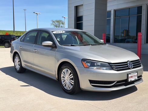 Used 2014 Volkswagen Passat 1.8T FWD image 2