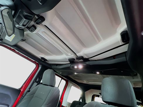 Used 2024 Jeep Wrangler Unlimited Sahara image 15