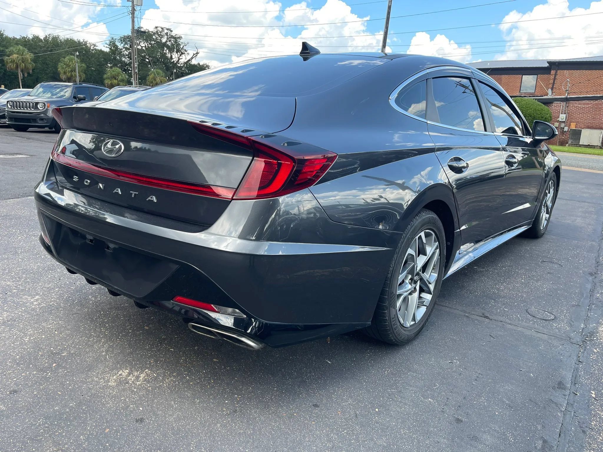 Used 2020 Hyundai Sonata SEL w/ Premium + Sunroof Package FWD image 4