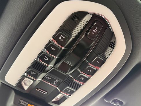 Certified 2024 Porsche Macan Turbo AWD/4WD image 38