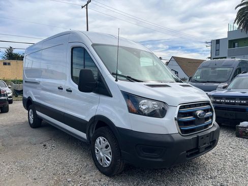 Used 2023 Ford E-Transit Medium Roof image 3