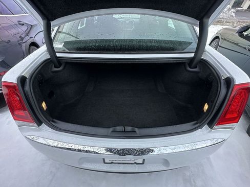 Used 2019 Chrysler 300 Touring w/ Driver Convenience Group image 14