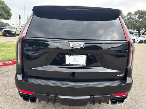 Used 2024 Cadillac Escalade ESV V w/ LPO, ONYX Package AWD/4WD image 4