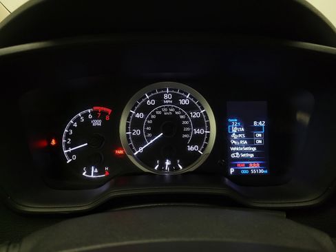 Used 2021 Toyota Corolla LE image 23