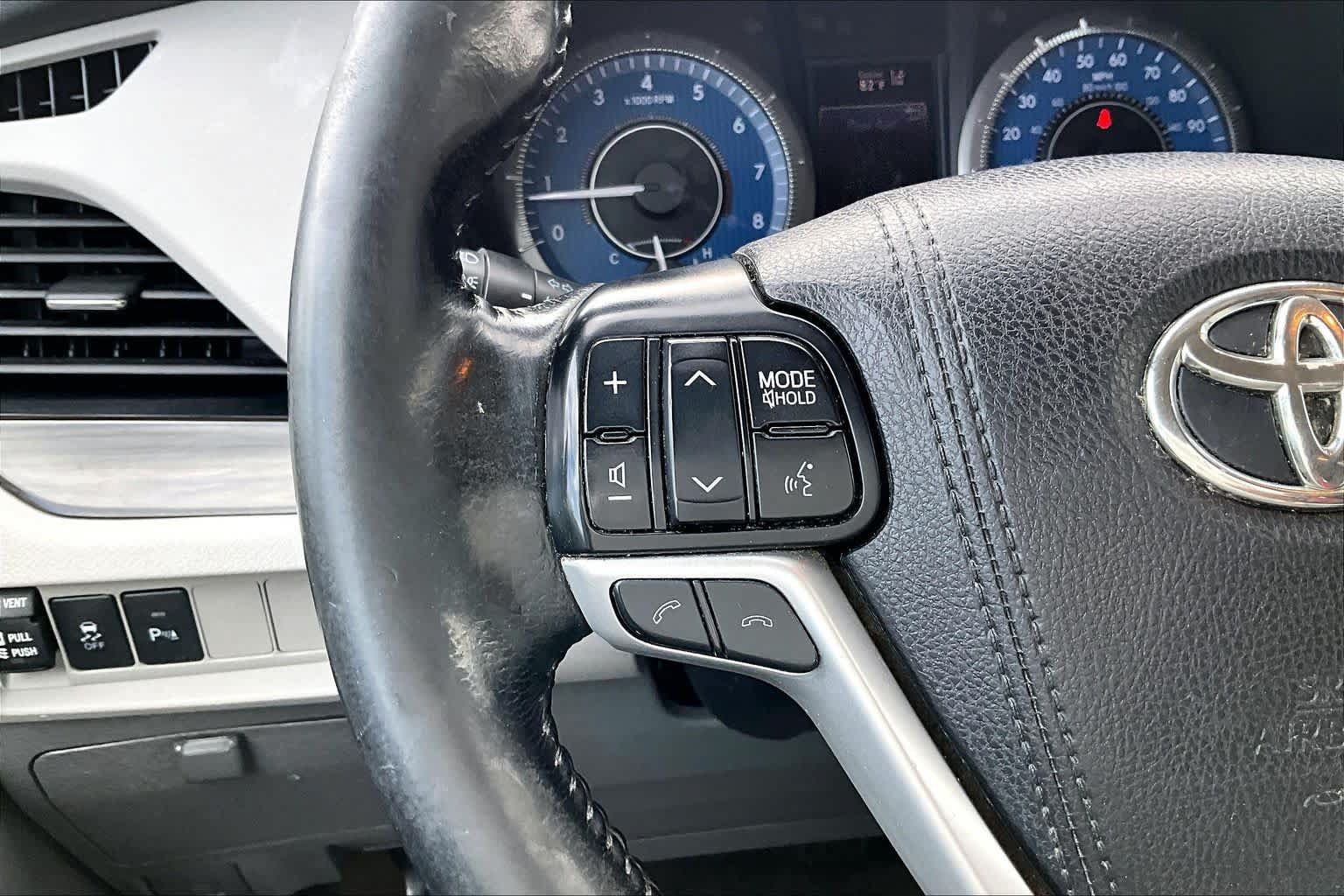 Used 2018 Toyota Sienna XLE w/ XLE Navigation Package FWD image 21
