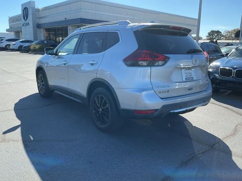 Used 2019 Nissan Rogue SV image 3