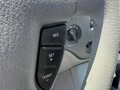 Used 2005 Ford Expedition XLT AWD/4WD image 18